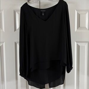 WHBM Black Women's V-Neck Top. Sz 6. Cute Details. Excellent condition!